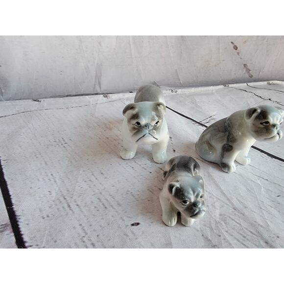 Vintage Miniature English Bull Dog Figurines Set Of 3 Porcelain Japan - Picture 3 of 8